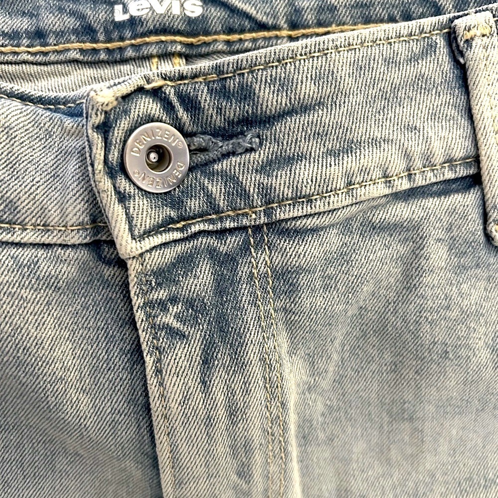 Levi's Denizen Women's High Waist‎ Blue Jean Shorts - Picture 4 of 5